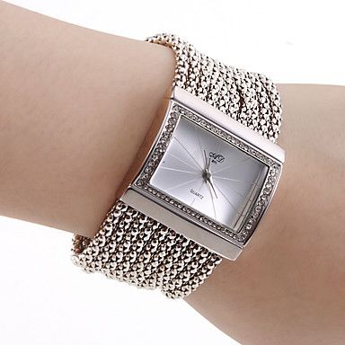 relogio-de-mulher-prateado-elegante_ohaajm